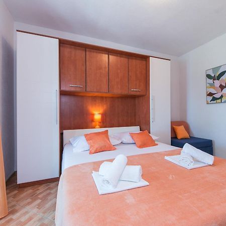 Apartments With A Parking Space Brela, Makarska - 16603 Phòng bức ảnh