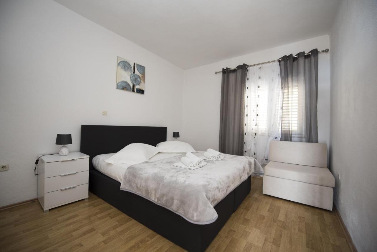 Apartments With A Parking Space Brela, Makarska - 16603 Ngoại thất bức ảnh