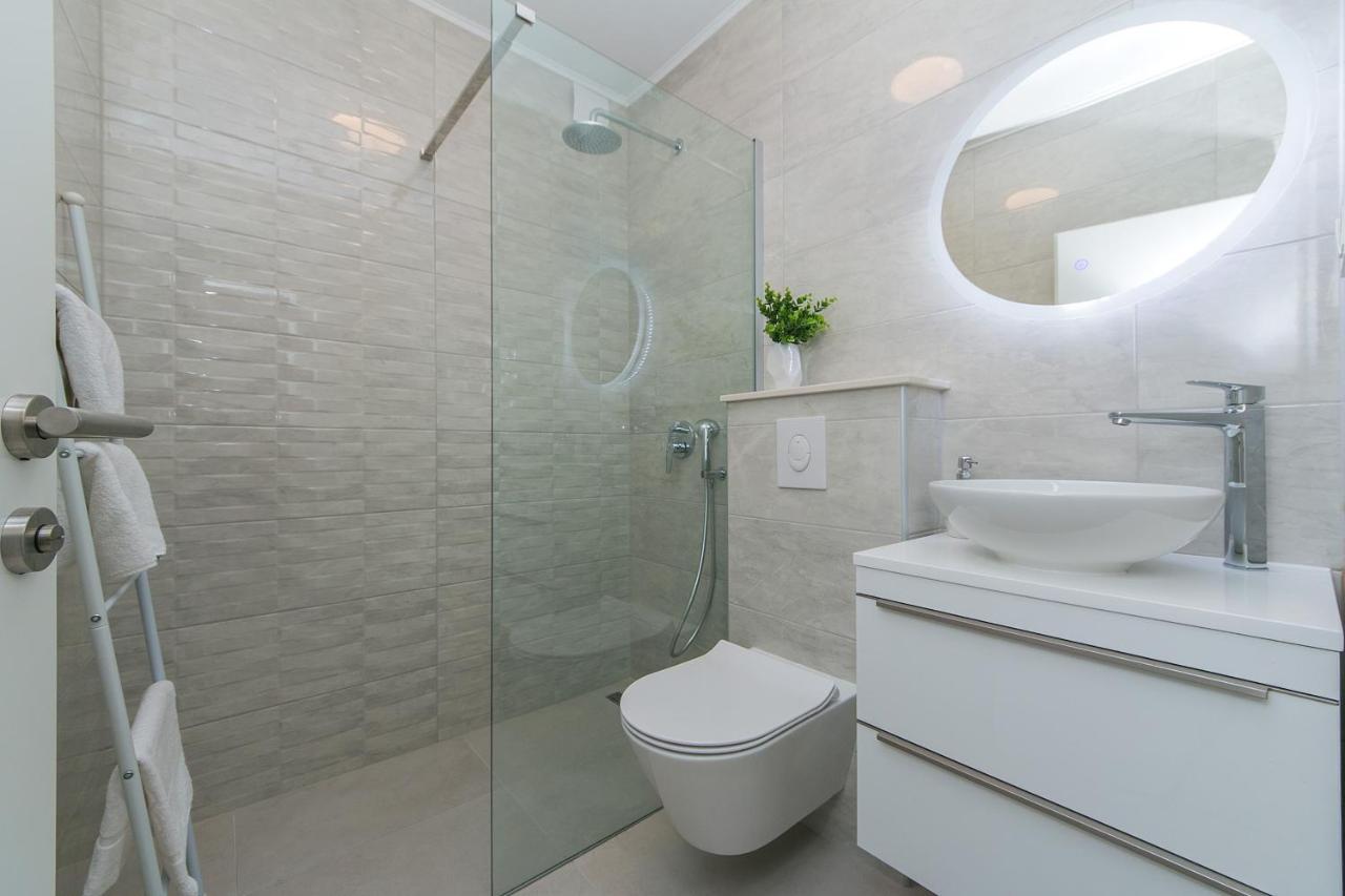 Apartments With A Parking Space Brela, Makarska - 16603 Ngoại thất bức ảnh