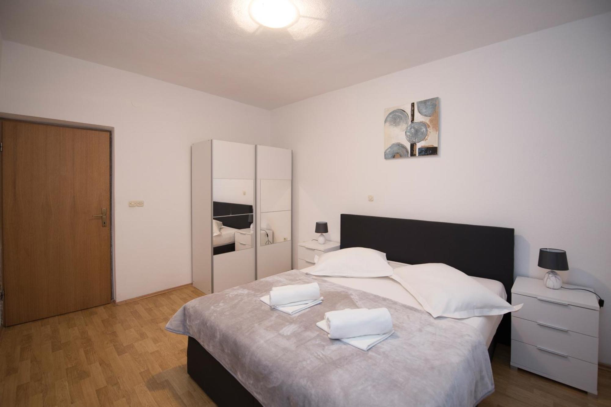 Apartments With A Parking Space Brela, Makarska - 16603 Phòng bức ảnh