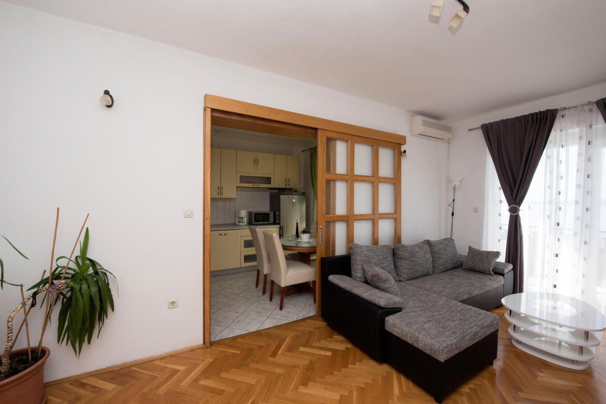 Apartments With A Parking Space Brela, Makarska - 16603 Phòng bức ảnh